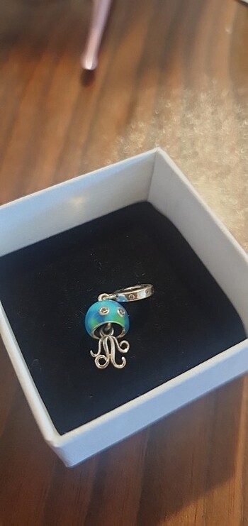 Pandora Denizanasi charm