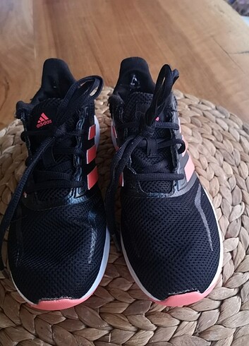 Adidas spor ayakkabı 