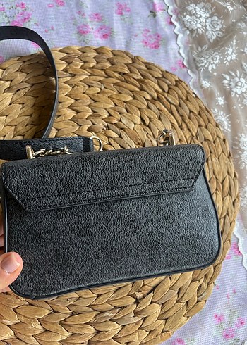  Beden siyah Renk Guess Siyah Deri Baskılı Kadın Çanta