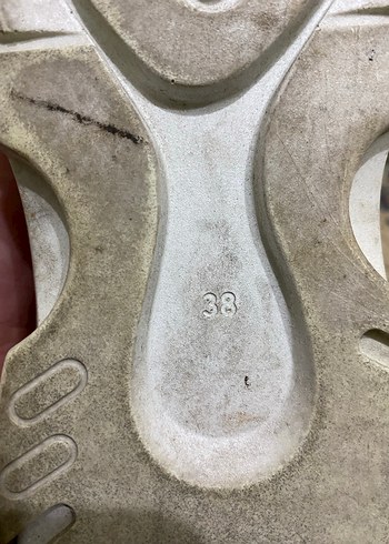 Beyaz Yılan Desenli Bağcıklı Sneakers fotoğrafta göründüğü gibi - Görsel 2