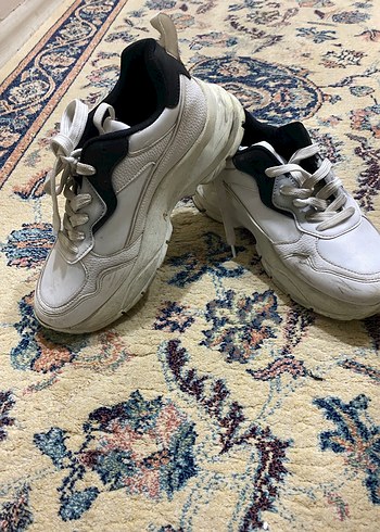 Beyaz Yılan Desenli Bağcıklı Sneakers fotoğrafta göründüğü gibi - Görsel 5