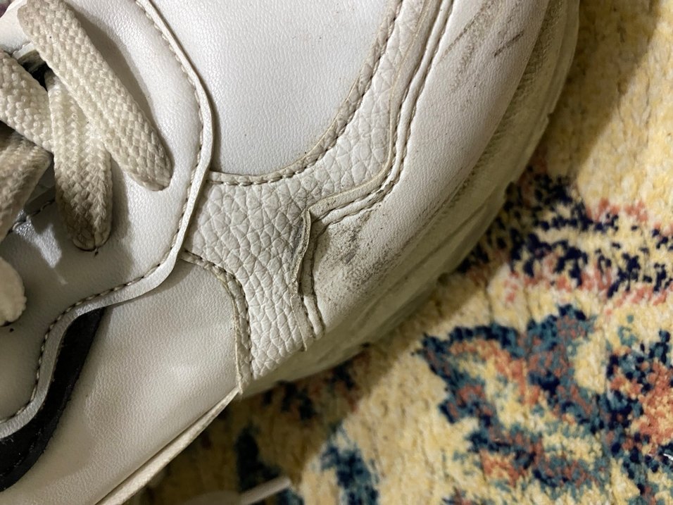 Beyaz Yılan Desenli Bağcıklı Sneakers fotoğrafta göründüğü gibi - Görsel 4