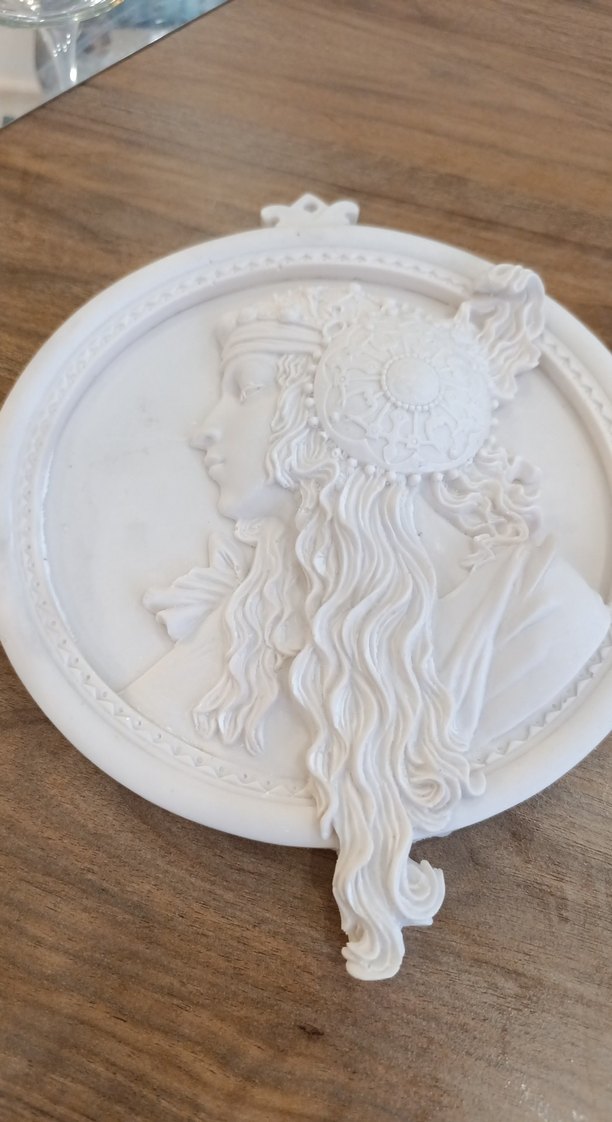 Beyaz Kabartma Kadın Figürlü Duvar Süsü - Görsel 2