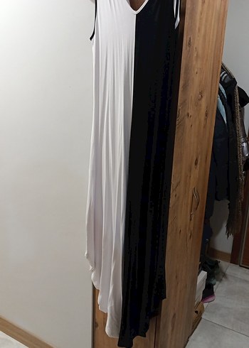 Drapeli V Yaka Uzun Beyaz siyah tulum elbise - Görsel 2