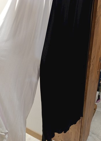 Drapeli V Yaka Uzun Beyaz siyah tulum elbise - Görsel 3