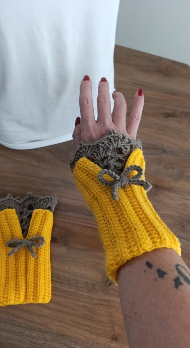 Sarı ve Gri Örgü Kadın Eldiven - Görsel 2