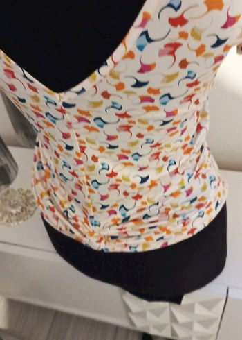 V Yaka Kısa Kollu Desenliviskon kumaşdan yumuşak dokulu M beden - Görsel 7