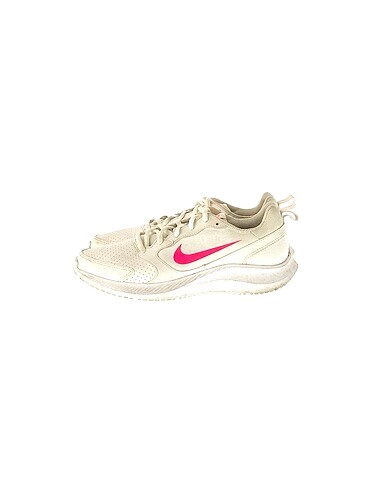 Nike Spor Ayakkabı %70 İndirimli.