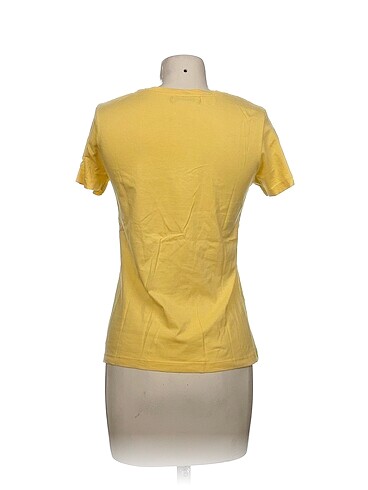 m Beden Pull and Bear T-shirt %70 İndirimli.