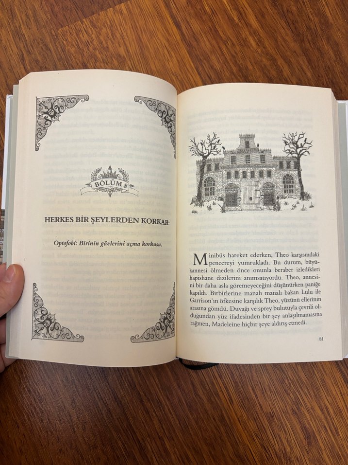 Korku Okulu - Gitty Daneshvari - Görsel 2