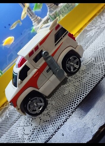  Beden Matchbox ambulans içi açılır