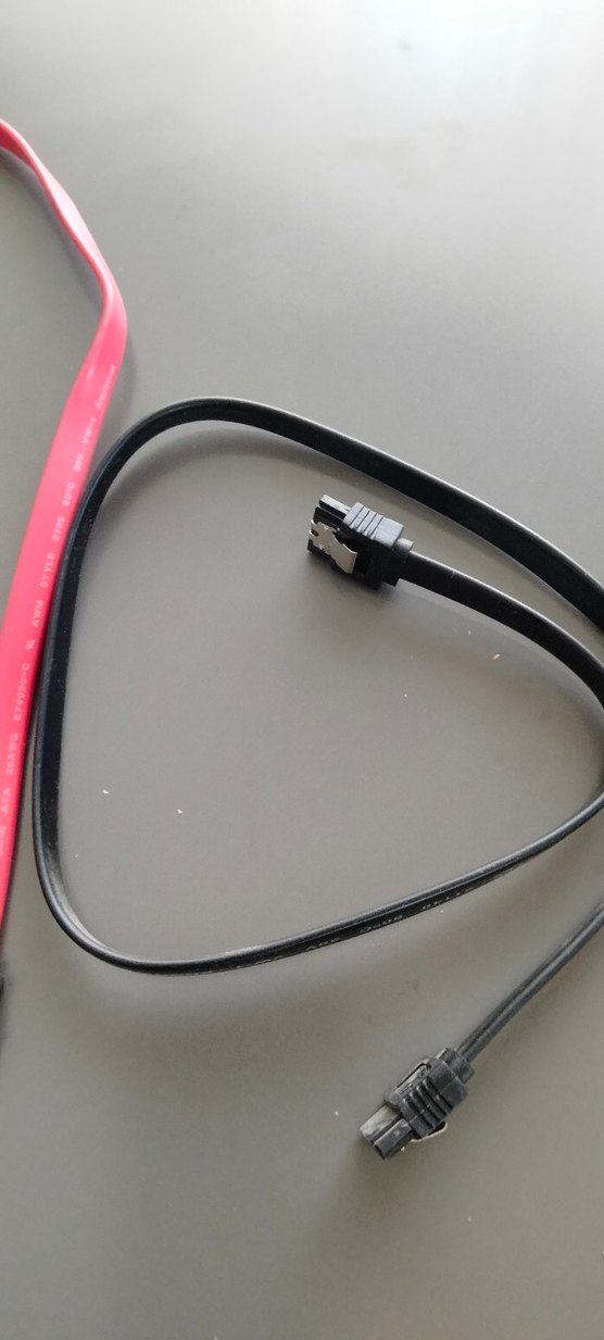 Kırmızı SATA Veri Kablosu - Görsel 2