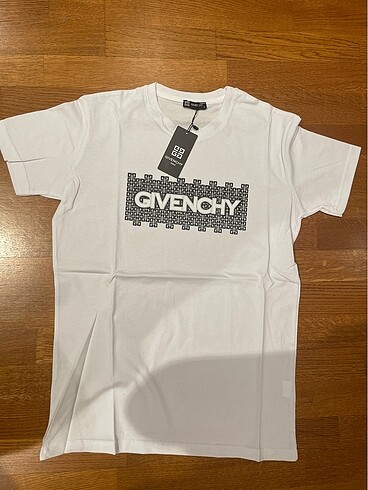 Givenchy tişört