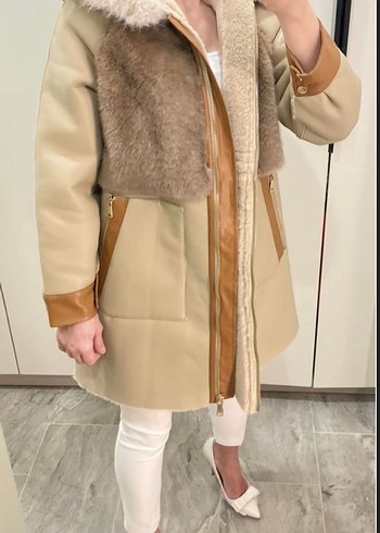 l Beden İpekyol Bej Kürklü Deri Mini Kaban