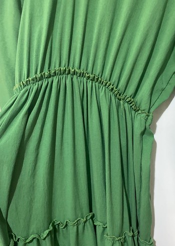 Yeşil Renkli Uzun Volanlı Kadın Elbise - Görsel 2