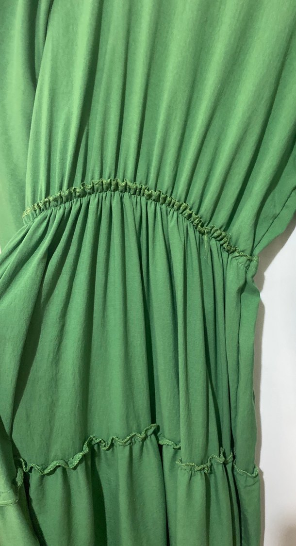 Yeşil Renkli Uzun Volanlı Kadın Elbise - Görsel 2