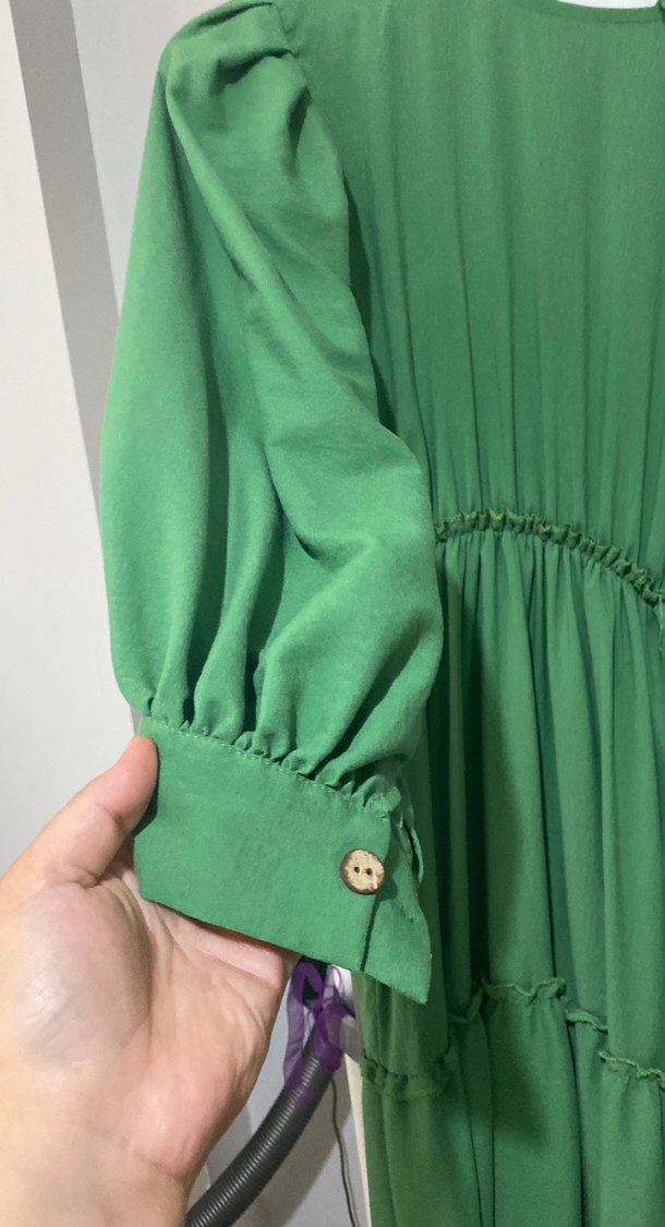 Yeşil Renkli Uzun Volanlı Kadın Elbise - Görsel 3