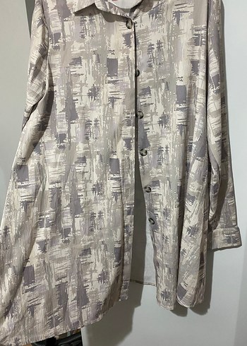 Gri V-Yaka Düğmeli Baskılı Kadın Gömlek - Görsel 5