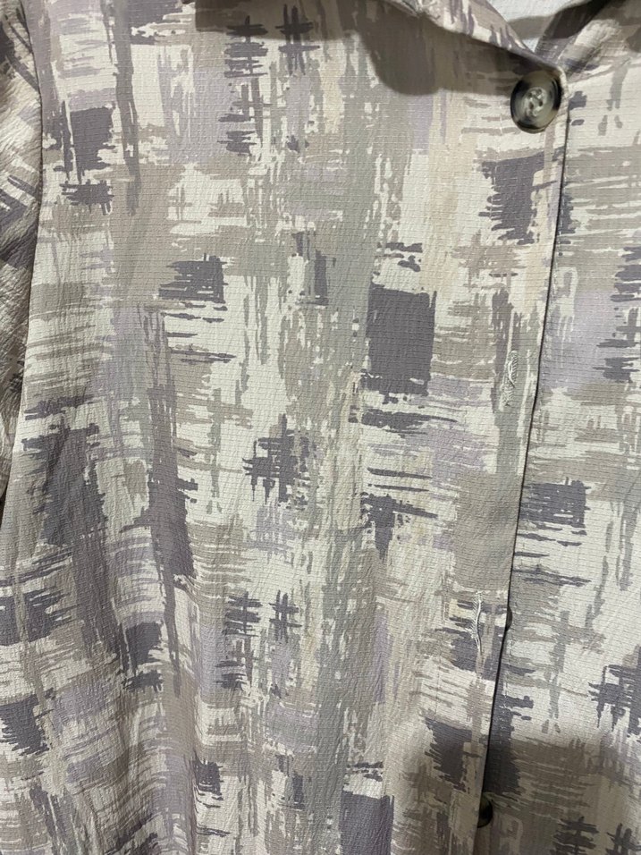 Gri V-Yaka Düğmeli Baskılı Kadın Gömlek - Görsel 3