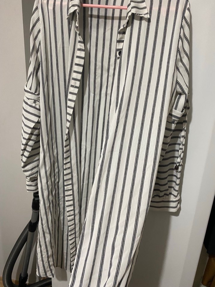 Düğmeli Çizgili V Yaka Kadın Gömlek - Görsel 2