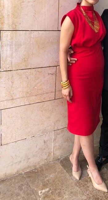 Kırmızı elbise