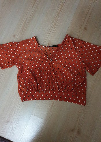 Düğmeli V Yakalı Puantiyeli Kadın Bluz - Görsel 2