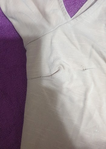 Bej V Yakalı Kolsuz Kadın Bluz - Görsel 3