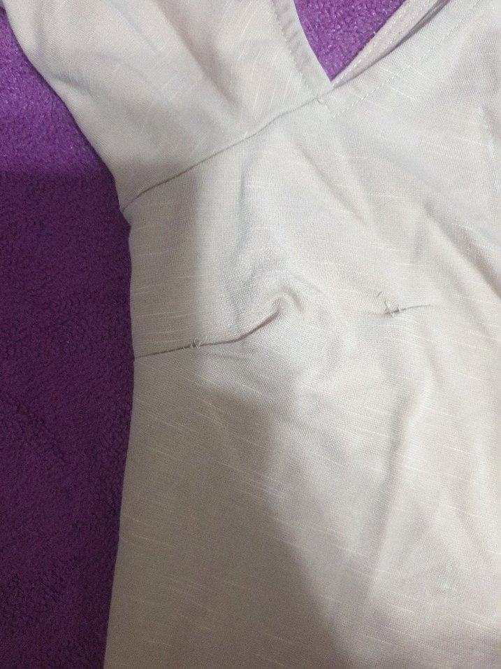 Bej V Yakalı Kolsuz Kadın Bluz - Görsel 3