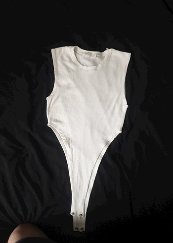 Beyaz Yüksek Yakalı Kolsuz Bodysuit