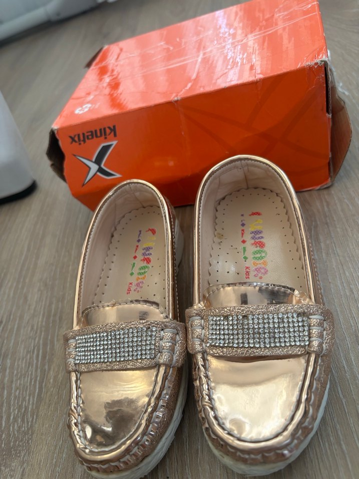 26 Numara Kız Çocuk Parlak Altın Taşlı Ayakkabı - Görsel 3