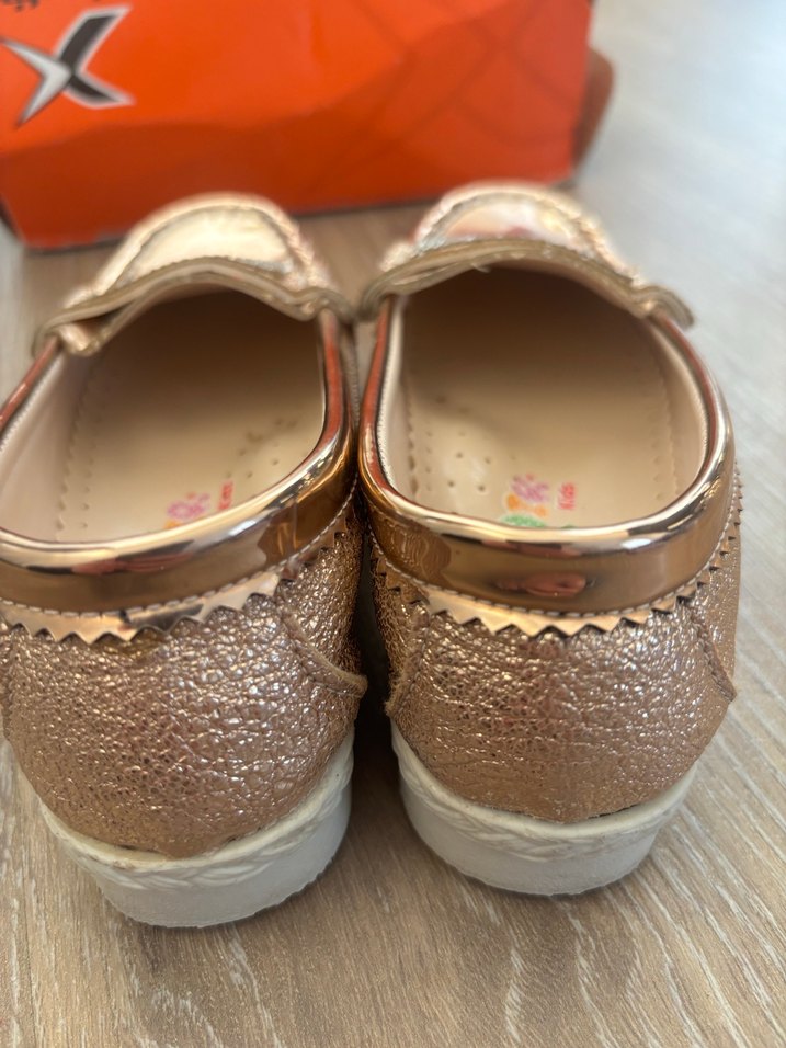 26 Numara Kız Çocuk Parlak Altın Taşlı Ayakkabı - Görsel 5