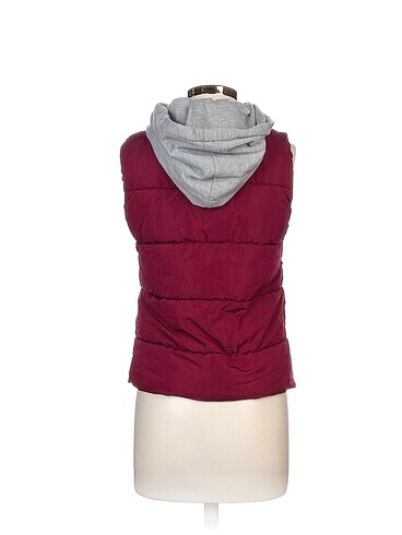 m Beden Bershka Yelek %70 İndirimli.