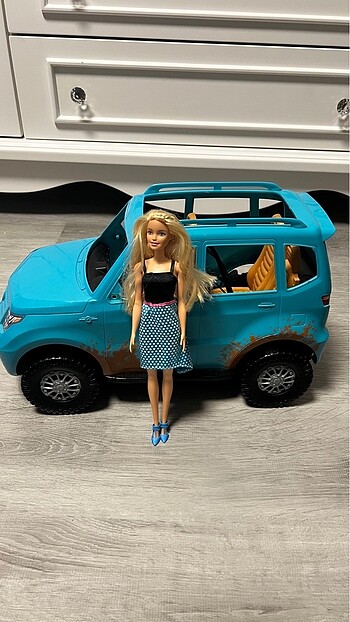 Barbie? nin kamp arabası
