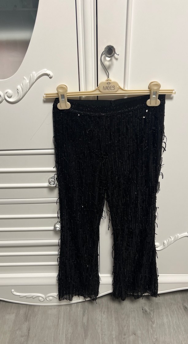 Kız Çocuk Siyah Püsküllü Kısa Kollu Bluz Pantolon Takım - Görsel 3