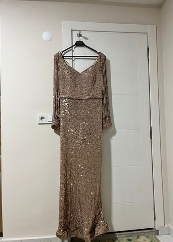 V Yaka Parlak Bej Uzun Abiye Elbise - Görsel 3