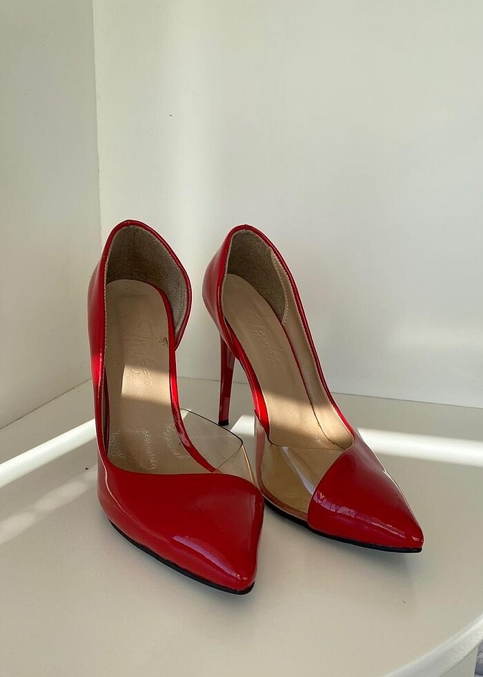 Kırmızı topuklu ayakkabı - Görsel 3