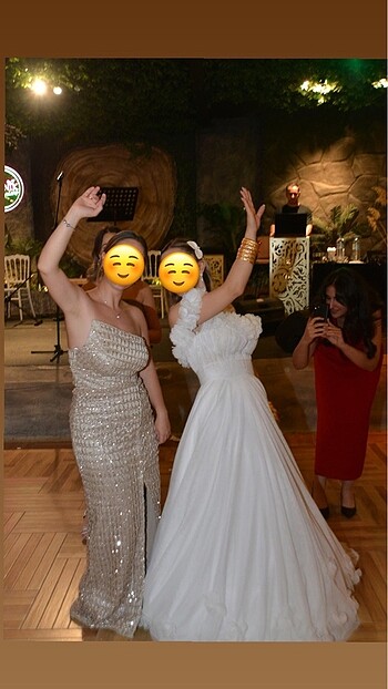 Yırtmaçlı gold elbise - Görsel 3