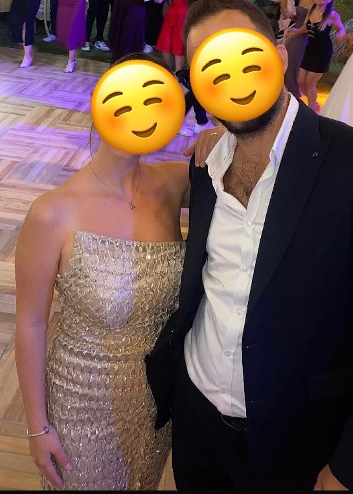 Yırtmaçlı gold elbise - Görsel 2