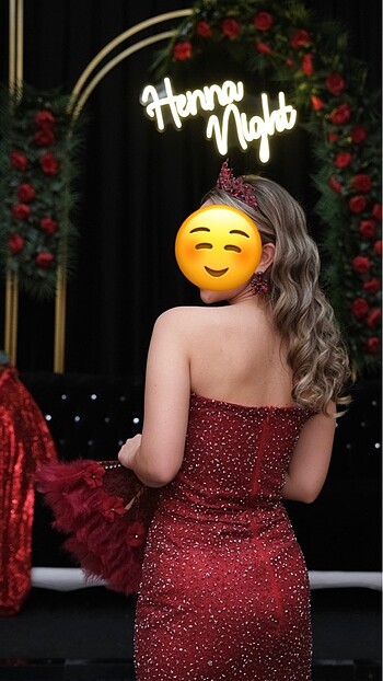 Kırmızı yırtmaçlı abiye - Görsel 3