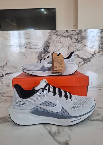 Nike Erkek Beyaz Gri Spor Ayakkabı fosforlu