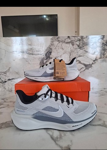 Nike Erkek Gri Beyaz Spor Ayakkabı