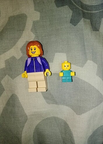 LEGO karavan setinden anne ve bebek