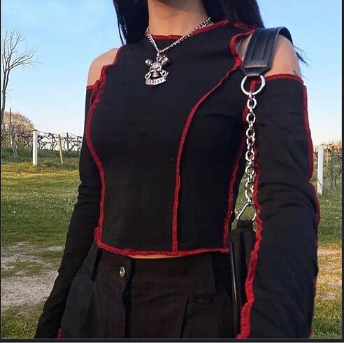 Omuz detaylı crop bluz