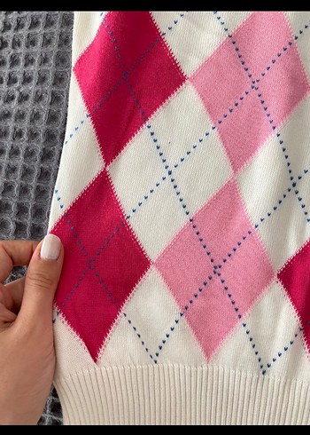 Pembe Argyle Desenli V Yaka Süveter - Görsel 4