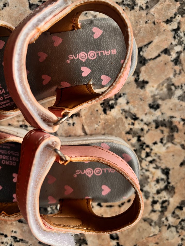 Kız Çocuk Pembe Kalp Desenli Sandalet - Görsel 4