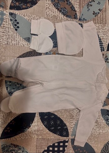 Dantel Detaylı Beyaz Nakışlı Bebek Kıyafet Seti - Görsel 3