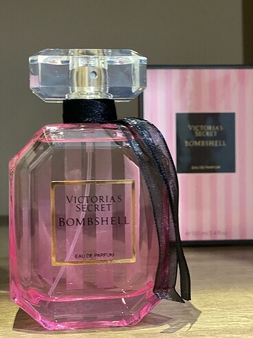 VICTORIA?S SECRET BOMBSHELL
