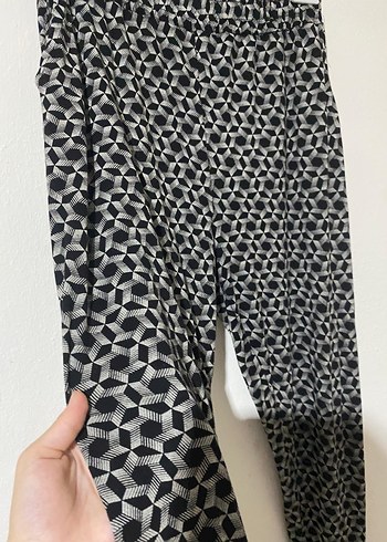 Kadın Gri Yılan Desenli Rahat Kumaş Pantolon - Görsel 5