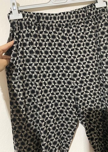 Kadın Gri Yılan Desenli Rahat Kumaş Pantolon - Görsel 4