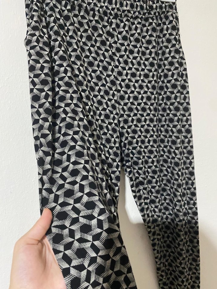 Kadın Gri Yılan Desenli Rahat Kumaş Pantolon - Görsel 5
